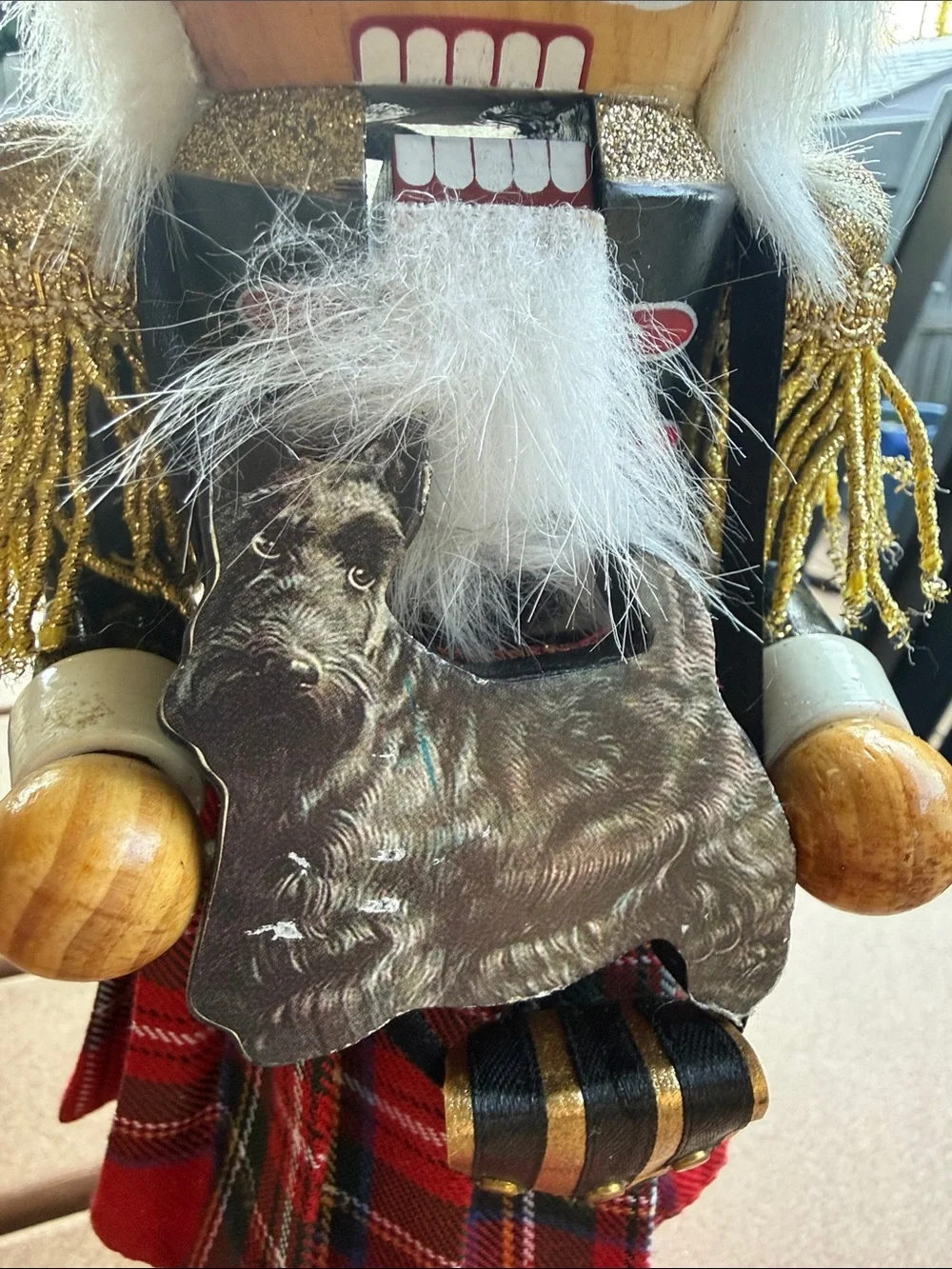 St. Nicholas Square Scottish Nutcracker NEW
